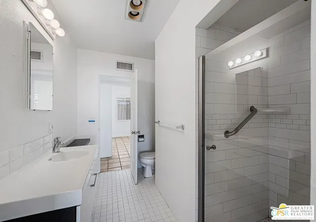 Listing Photo 2 - Condo for sale in building located at 111 Cyn Rock Rd, Palm Springs, CA 92264 - Unit #