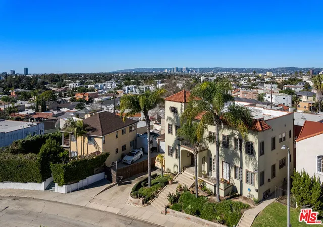 Listing Photo 4 - Condo for sale in building located at 2331 Lucerne Ave, Los Angeles, CA 90016