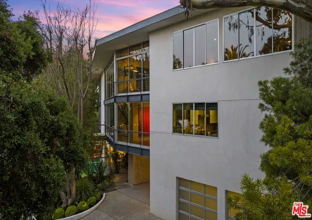 1st image of 2207 Bowmont Dr, Beverly Hills, CA 90210 | MLS# 26638645
