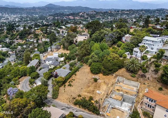 4th image of 1070 N Oban Dr, Los Angeles, CA 90065 | MLS# P1-25472