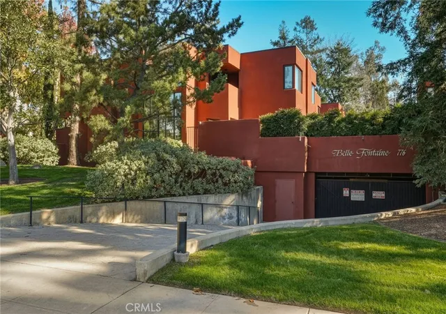 Photo 1 of Sale Pending at 776 S Orange Grv #5, Pasadena, CA 91105 | MLS# SR26009594 | Listing updated on 2026-02-18