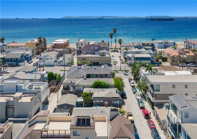 Photo 3 of Single family home for sale at 44 59th, Long Beach, CA 90803 | MLS# OC26010752 | Listing updated on 2026-09-18