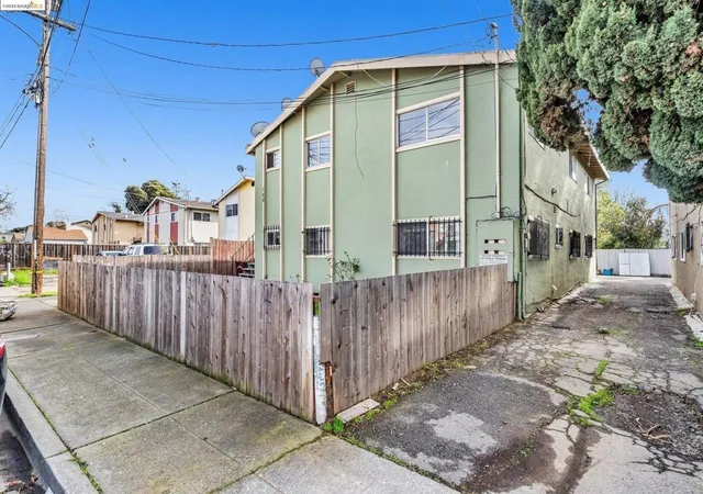 3rd image of 128 Catron Dr, Oakland, CA 94603 | MLS# 41121191