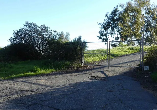Photo 2 of Sale Pending at 725 Yucca Rd, Fallbrook, CA 92028 | MLS# NDP2600579 | Listing updated on 2026-05-05