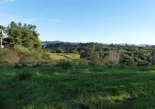 Photo 3 of Sale Pending at 725 Yucca Rd, Fallbrook, CA 92028 | MLS# NDP2600579 | Listing updated on 2026-05-05