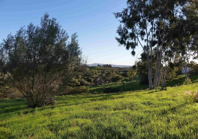 Photo 4 of Sale Pending at 725 Yucca Rd, Fallbrook, CA 92028 | MLS# NDP2600579 | Listing updated on 2026-05-05