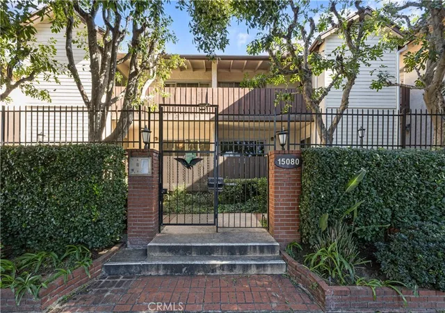 Photo 1 of Sale Pending at 15080 Victory #205, Van Nuys, CA 91411 | MLS# SR26010738 | Listing updated on 2026-05-25