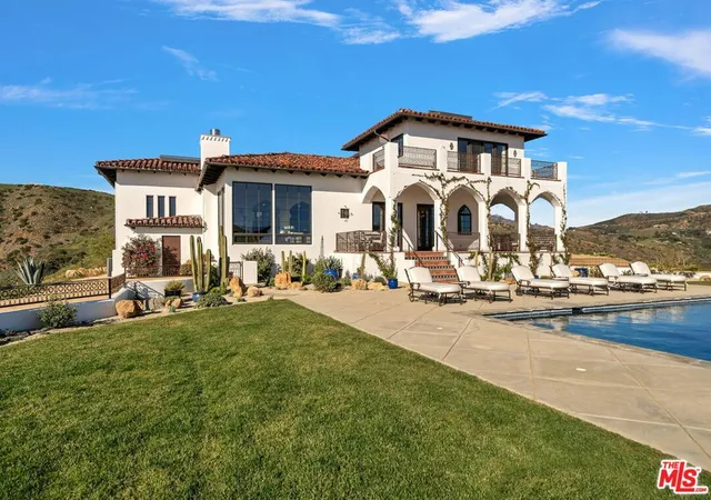 Photo 4 of Single family home for sale at 9785 Deer Crk Rd, Malibu, CA 90265 | MLS# 26640289 | Listing updated on 2026-01-27
