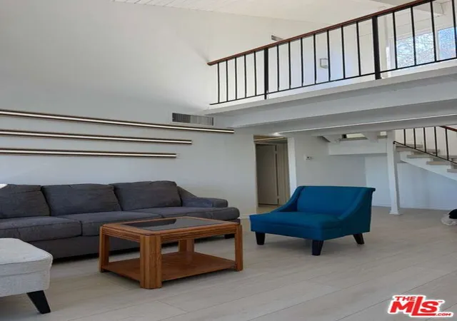4th image of 18350 Hatteras St, Tarzana, CA 91356