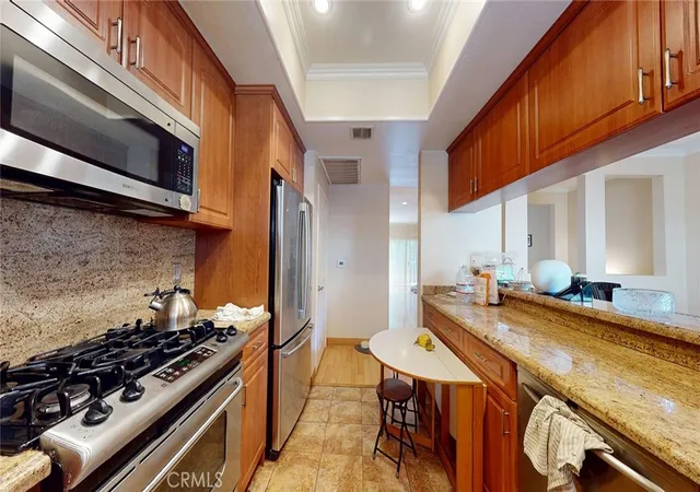 4th image of 14919 Dickens St #105, Sherman Oaks, CA 91403 | MLS# SR26014394