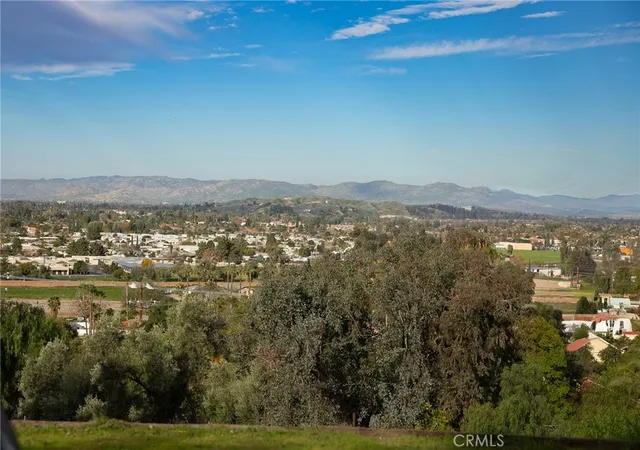 Photo 4 of Sale Pending at 44370 Mayberry, Hemet, CA 92544 | MLS# CV26014452 | Listing updated on 2026-04-23