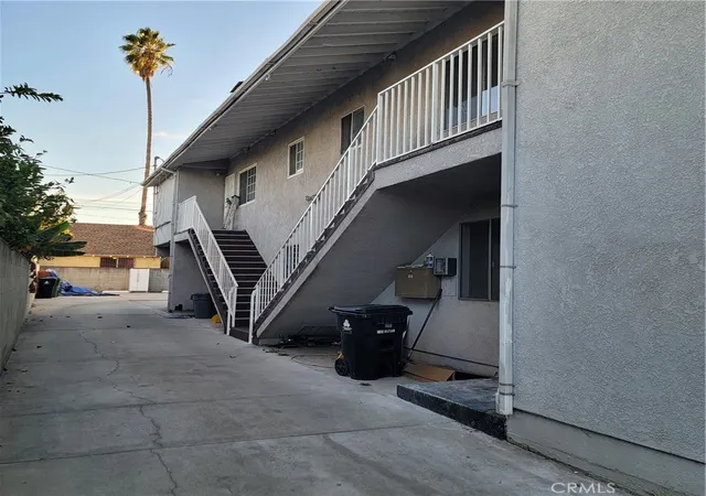 Listing Photo 4 - Condo for sale in building located at 2632 W 16th, Los Angeles, CA 90019