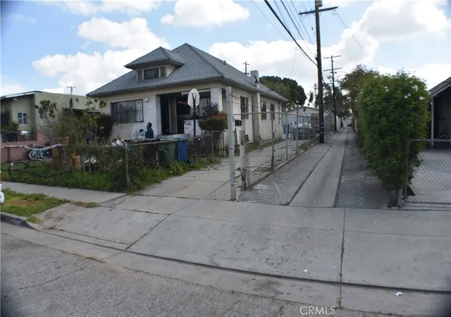 Photo 1 of Sale Pending at 422 N Townsend, Los Angeles, CA 90063 | MLS# DW26014648 | Listing updated on 2026-03-02