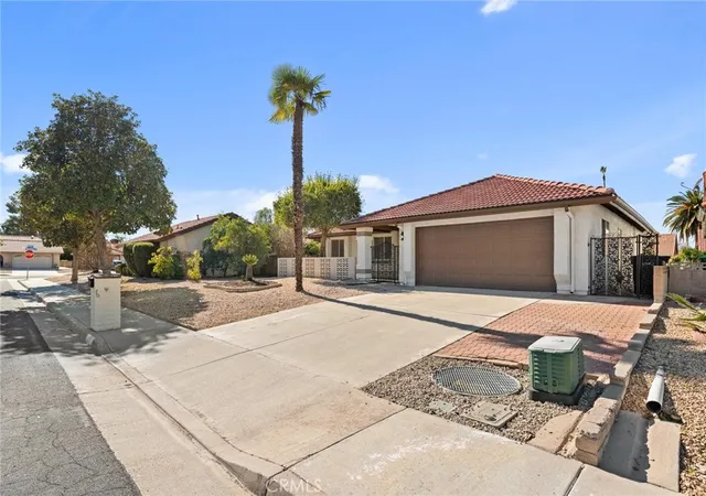 Photo 2 of Sale Pending at 1127 Alleppo Ct, Hemet, CA 92545 | MLS# SW26013741 | Listing updated on 2026-10-06