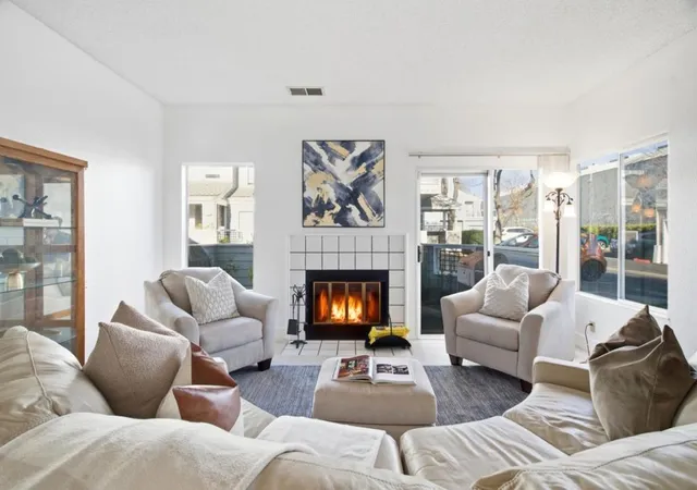 2nd image of 25495 Southwick Dr #101, Hayward, CA 94544 | MLS# ML82031997