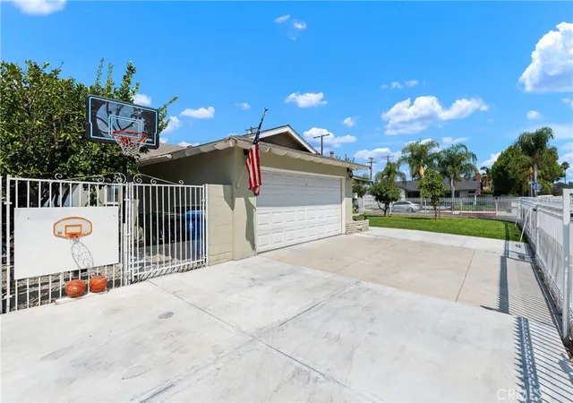5th image of 8521 Gloria, North Hills, CA 91343 | MLS# IV26014909