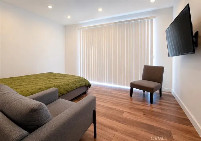 Listing Photo 5 - Condo for sale in building located at 5336 Lemon Grv, Los Angeles, CA 90038