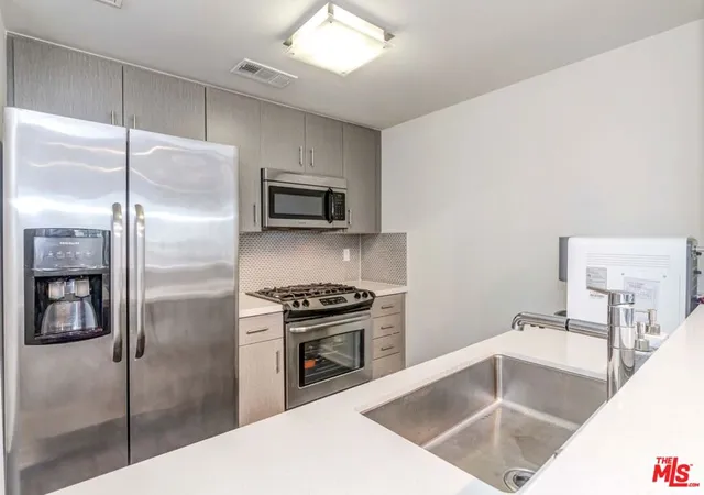 3rd image of 436 S Virgil Ave #PH 1, Los Angeles, CA 90020 | MLS# 26637425