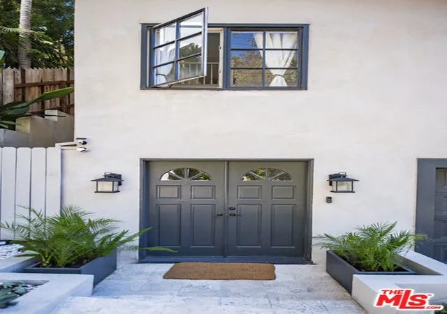Photo 2 of Single family home for sale at 8032 Willow Glen Rd, Los Angeles, CA 90046 | MLS# 26639647 | Listing updated on 2026-09-19