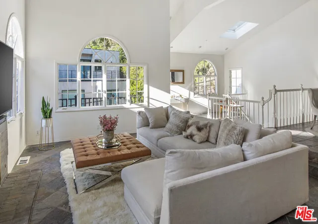 Photo 4 of Single family home for sale at 8032 Willow Glen Rd, Los Angeles, CA 90046 | MLS# 26639647 | Listing updated on 2026-09-19
