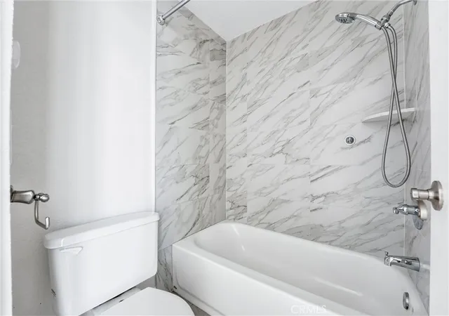 Listing Photo 5 - Condo for sale in building located at 85 Lakepines, Irvine, CA 92620