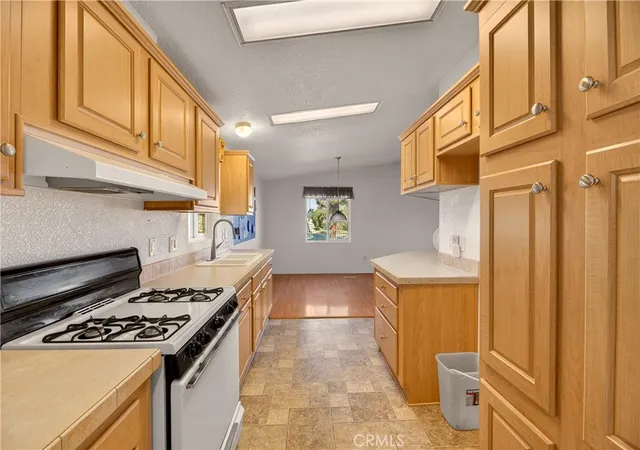 Photo 3 of Manufactured home for sale at 725 W Thornton #10, Hemet, CA 92543 | MLS# IV26016095 | Listing updated on 2026-09-08