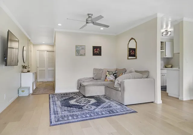 5th image of 407 407 Orange St, Oakland, CA 94610