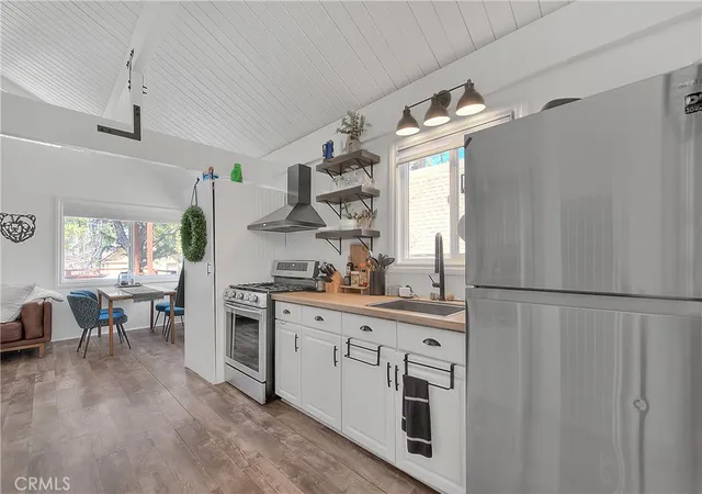 Homes for sale in Sugarloaf, CA | 346 San Bernardino Ave, Sugarloaf, CA 92386 | MLS# IV26016419