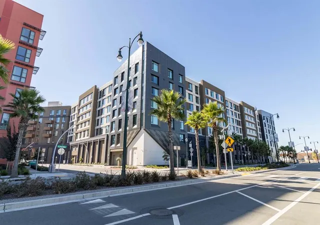 2nd image of 260 260 Brooklyn Basin Wy, Oakland, CA 94606