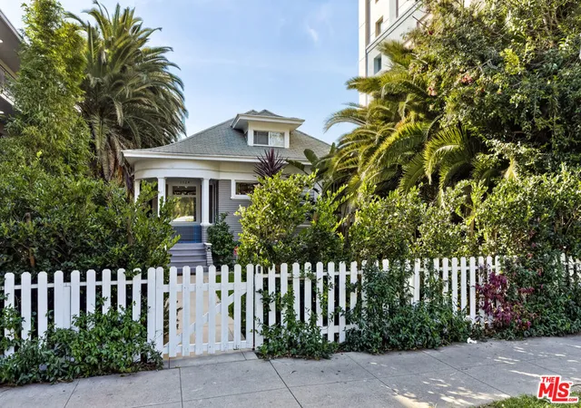 Homes for sale in Santa Monica, CA | 1124 7th St, Santa Monica, CA 90403 | MLS# 26642117