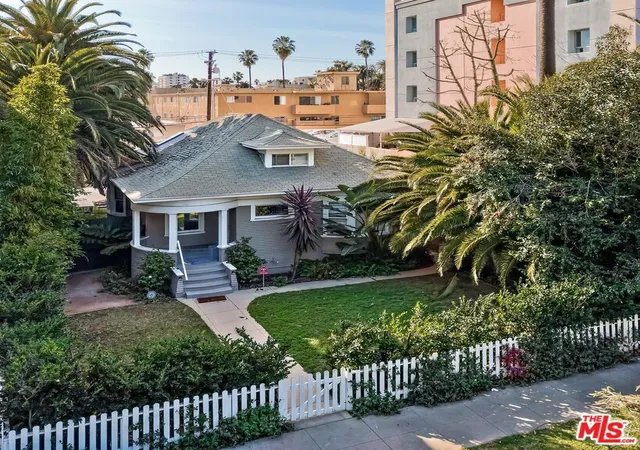 Homes for sale in Santa Monica, CA | 1124 7th St, Santa Monica, CA 90403 | MLS# 26642117
