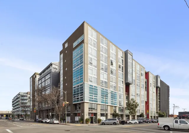 3rd image of 311 311 Oak St, Oakland, CA 94607