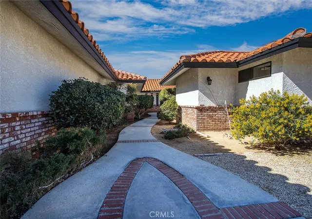 Photo 3 of Single family home for sale at 9200 Fortuna, Yucca Valley, CA 92284 | MLS# JT26016727 | Listing updated on 2026-09-04