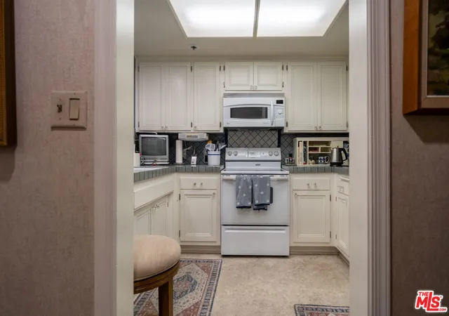 3rd image of 880 W 1St St #506, Los Angeles, CA 90012 | MLS# 26640965