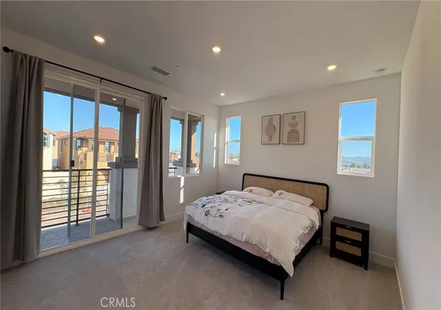 Listing Photo 2 - Condo for sale in building located at 313 Terrapin, Irvine, CA 92618 - Unit #