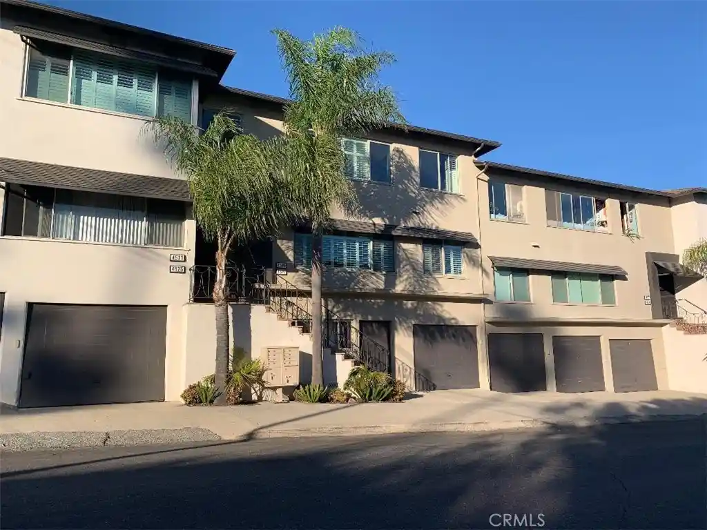 Listing Photo 1 - Condo for sale in 4527 E Shaw located at 4527 E Shaw, Long Beach, CA 90803 - Unit 4527 E Shaw