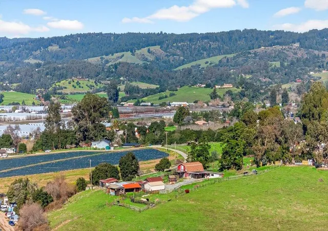 Photo 3 of Single family home for sale at 195 Bjur Dr, Watsonville, CA 95076 | MLS# ML82032473 | Listing updated on 2026-10-02