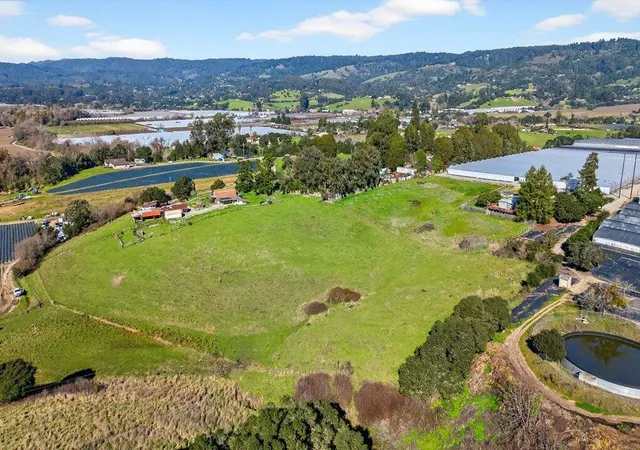 Photo 4 of Single family home for sale at 195 Bjur Dr, Watsonville, CA 95076 | MLS# ML82032473 | Listing updated on 2026-10-02