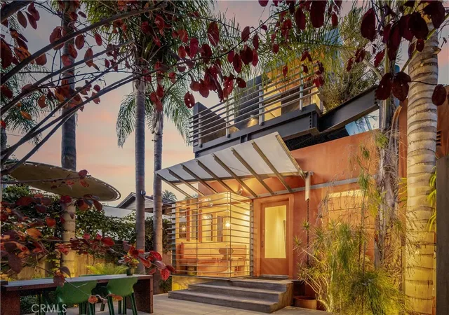 1st image of 542 Altair Pl, Venice, CA 90291 | MLS# SB26013568