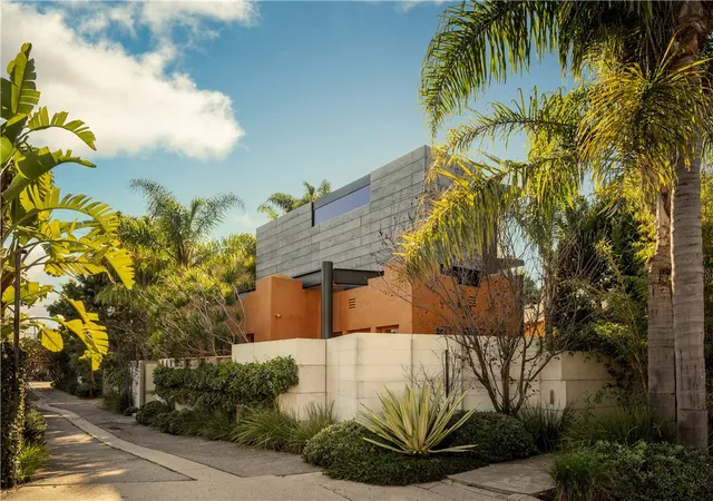 2nd image of 542 Altair Pl, Venice, CA 90291 | MLS# SB26013568