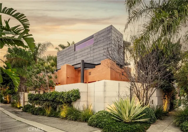 3rd image of 542 Altair Pl, Venice, CA 90291 | MLS# SB26013568