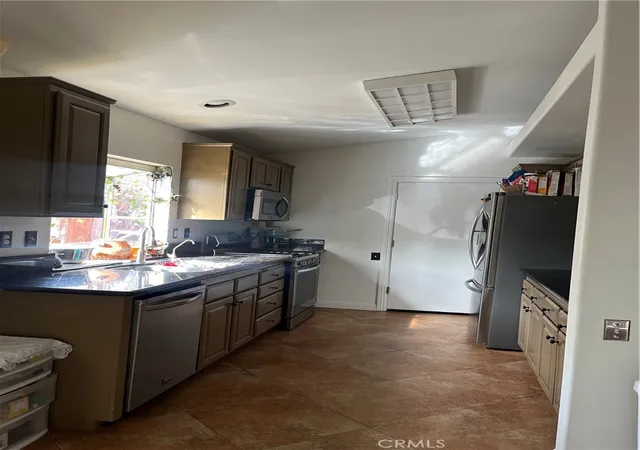 5th image of 32730 Royal Oak Ln, Lake Elsinore, CA 92530 | MLS# PW26017931