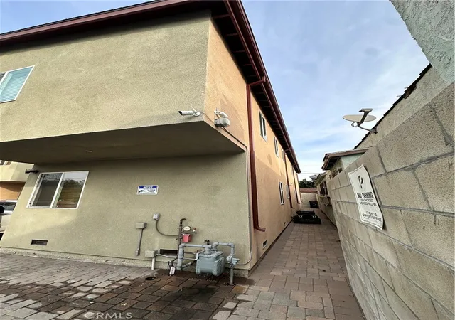 Homes for sale in Los Angeles, CA | 1737 W 37Th St, Los Angeles, CA 90018 | MLS# DW26018523