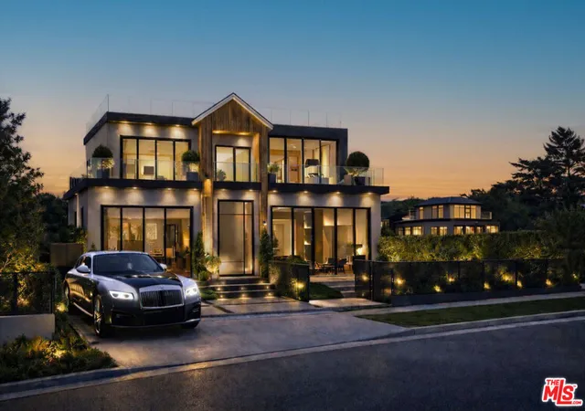 Photo 1 of Mansion for sale at 627 17th Street, Santa Monica, CA 90402 | MLS# 26632801 | Listing updated on 2026-10-07