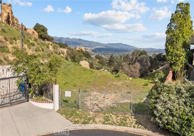 3rd image of 22882 Trigger St, Chatsworth, CA 91311 | MLS# SR26018794