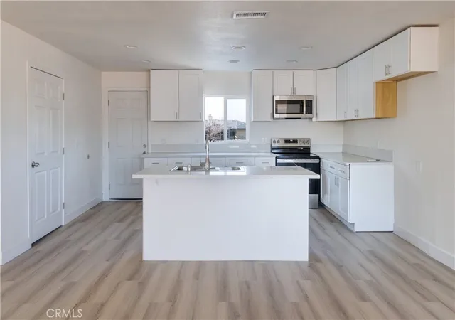 Photo 3 of Single family home for sale at 17820 Sycamore St, Hesperia, CA 92345 | MLS# CV26009667 | Listing updated on 2026-09-04
