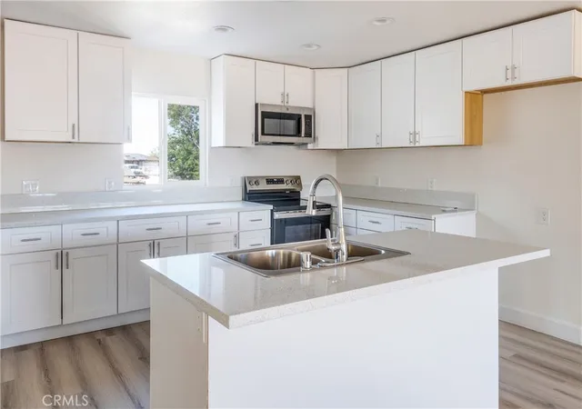 Photo 4 of Single family home for sale at 17820 Sycamore St, Hesperia, CA 92345 | MLS# CV26009667 | Listing updated on 2026-09-04