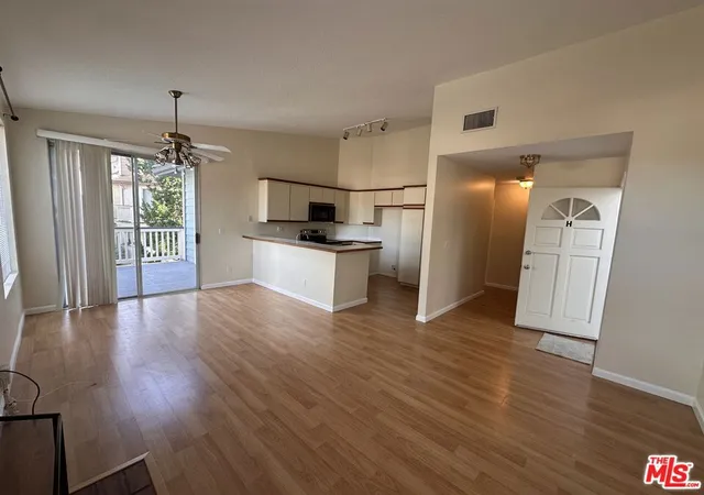 Listing Photo 5 - Condo for sale in building located at 2486 Pleasant Wy, Thousand Oaks, CA 91362 - Unit #H