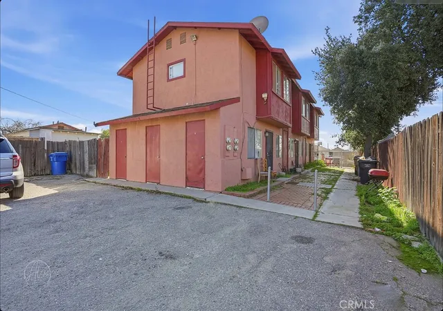 Photo 1 of Sale Pending at 1024 Bernard St, Bakersfield, CA 93305 | MLS# SR26019655 | Listing updated on 2026-09-28