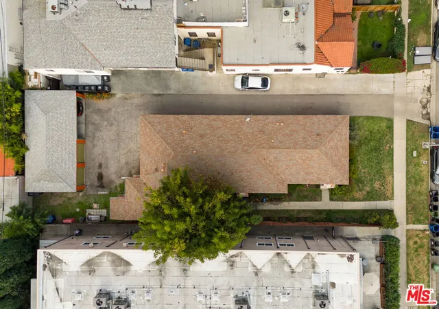 15th image of 833 N Poinsettia Pl, Los Angeles, CA 90046 | MLS# 26644191